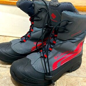 Boys big kid size 7 Columbia winter boots.